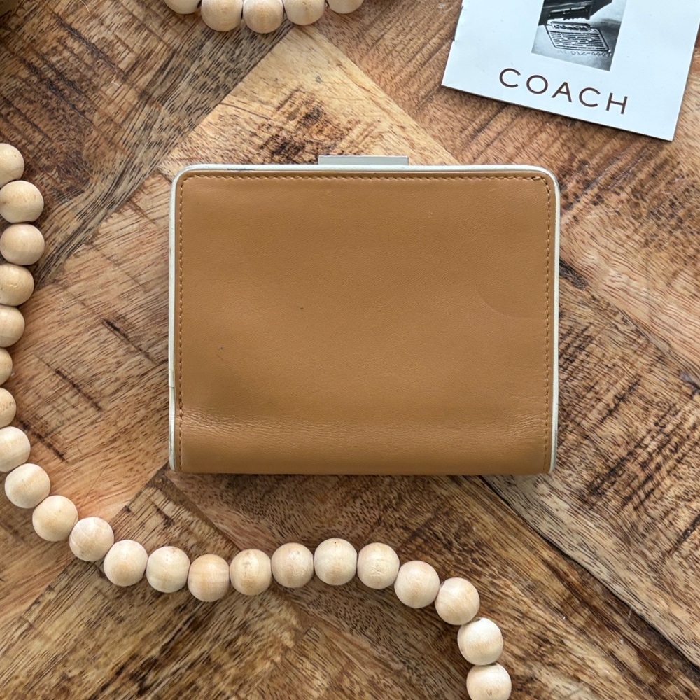 🪈💛COACH Piped Polished Large Framed Wallet💛🪈 - Picture 3 of 11